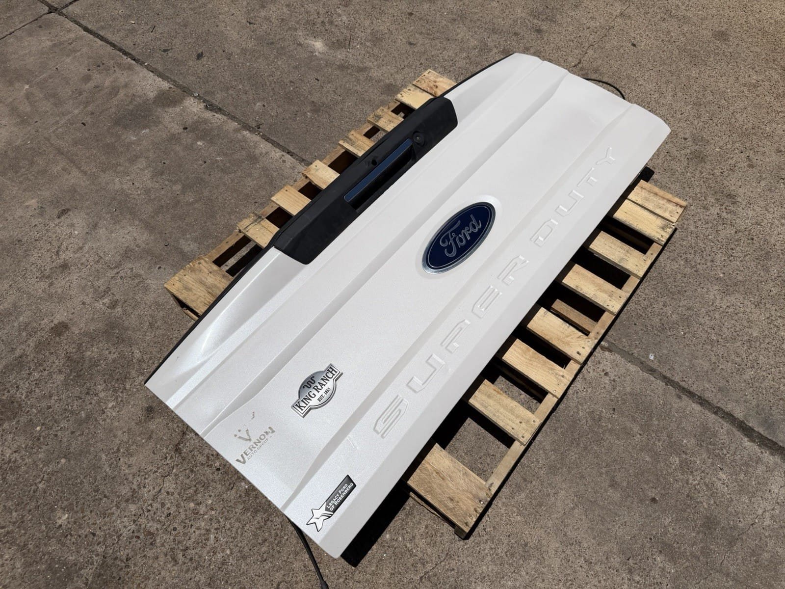 2017-2019 Ford F-250 Tailgate - Factory Take-Off 2017-2019 Ford F-250 Tailgate - Factory Take-Off