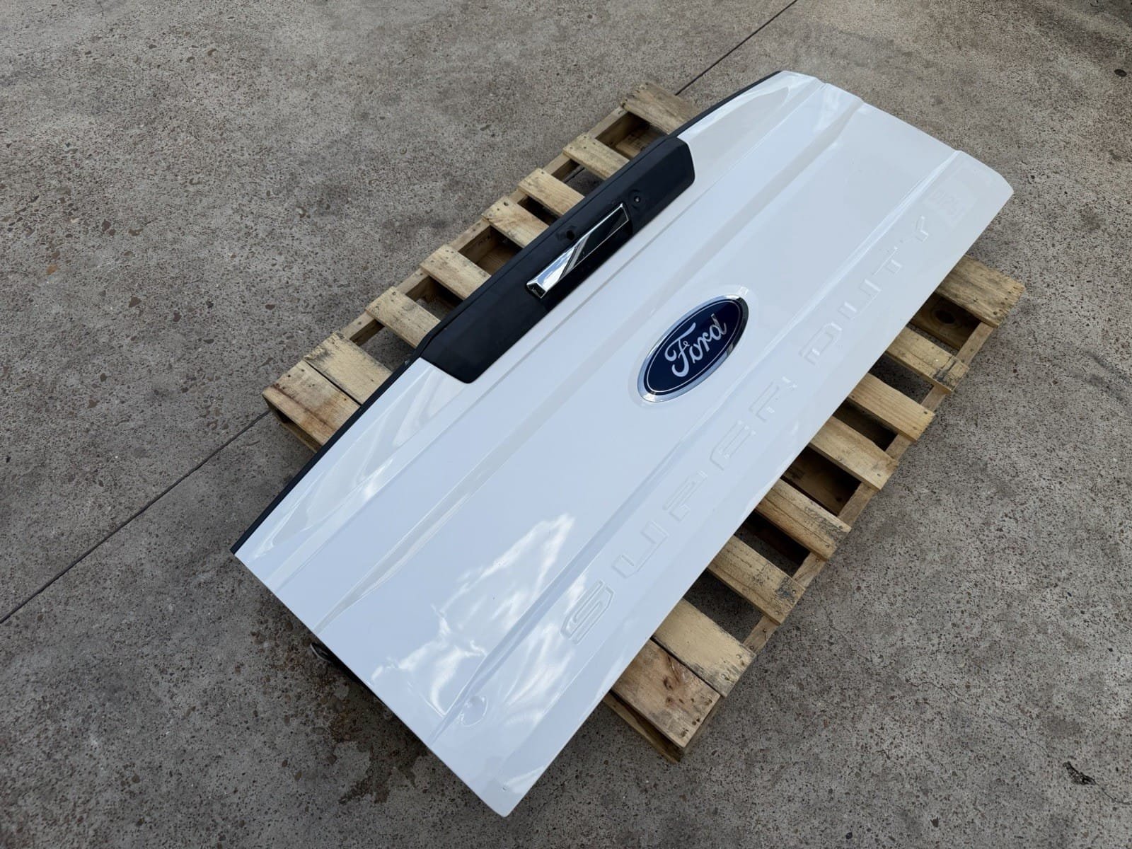 2017-2019 Ford F-250 Tailgate - Factory Take-Off 2017-2019 Ford F-250 Tailgate - Factory Take-Off