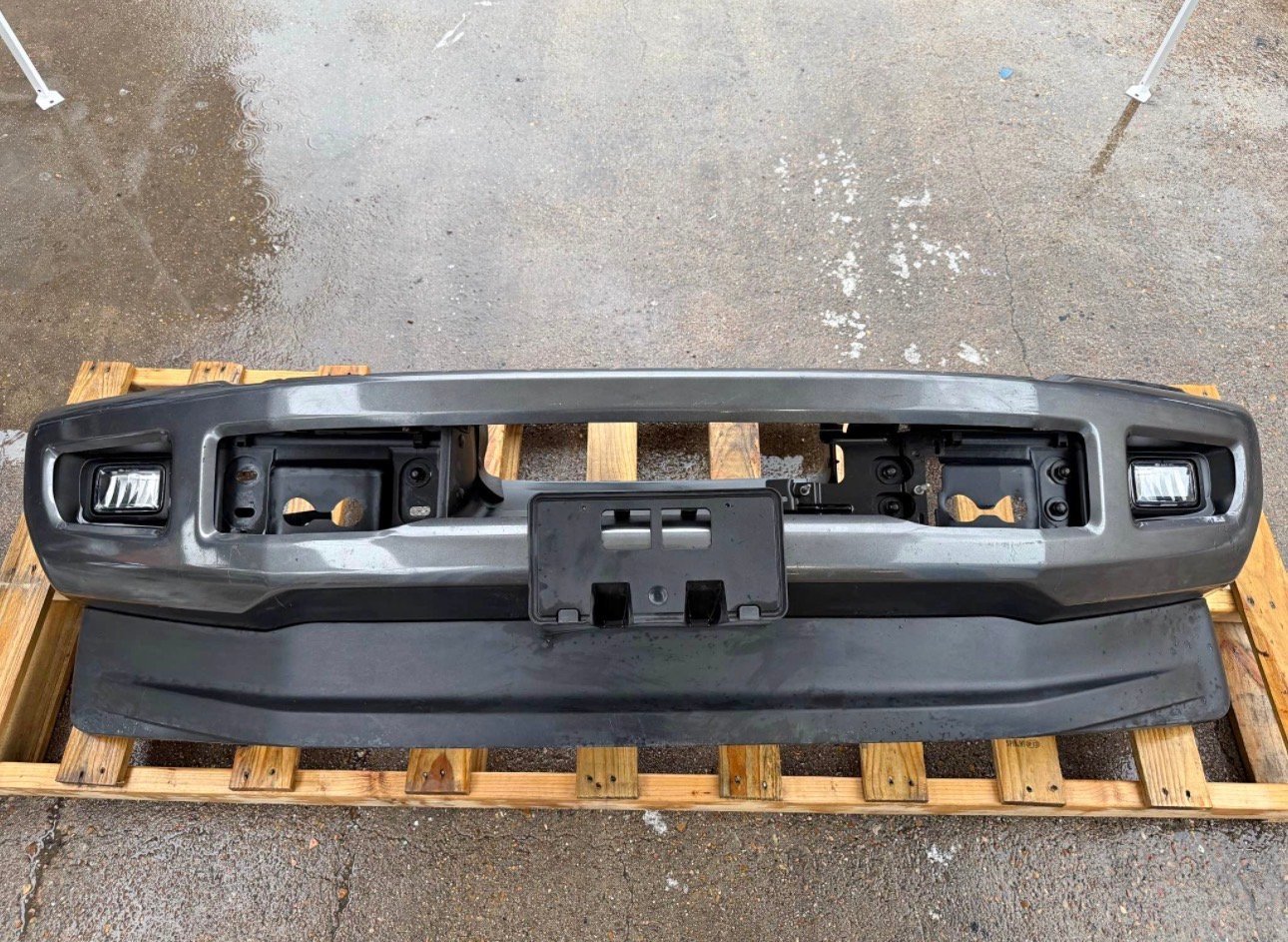 2017-2019 Ford F-350 F-250 Front Bumper Magnetic Grey OEM - Factory Take-Off 2017-2019 Ford F-350 F-250 Front Bumper Magnetic Grey OEM - Factory Take-Off