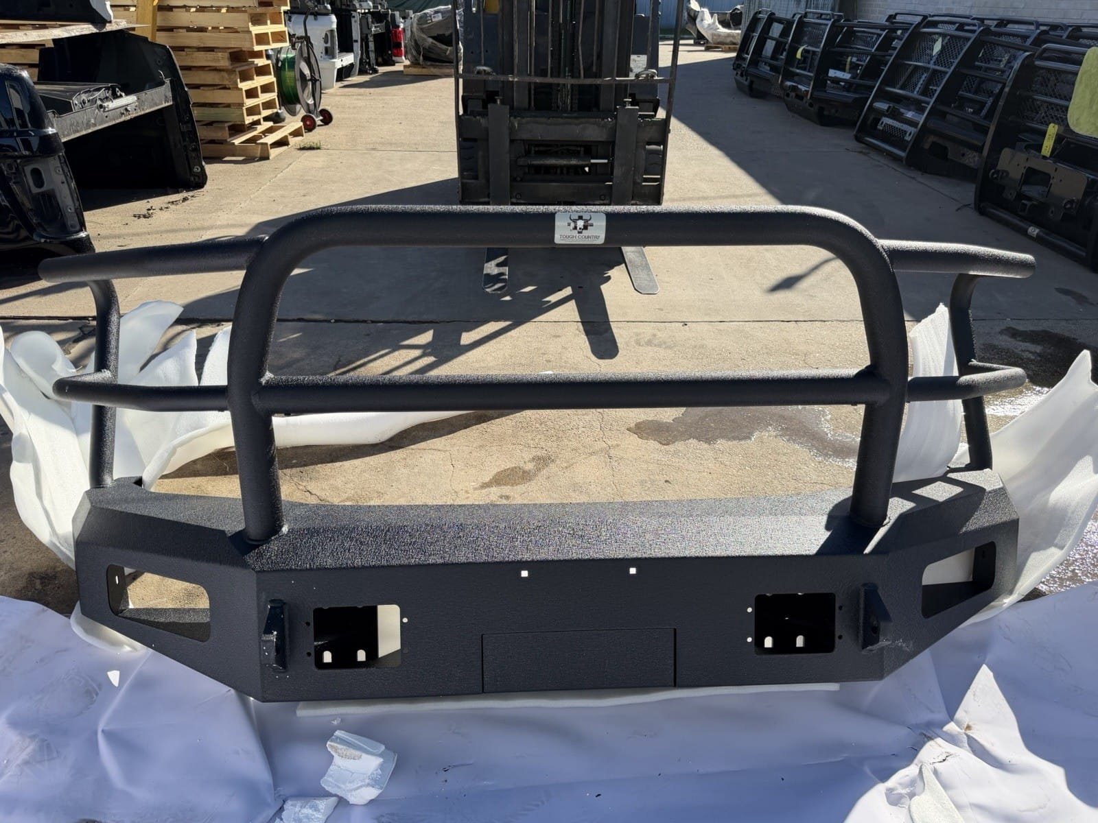 2017-2022 Ford F-250 Front Bumper - Factory Take-Off 2017-2022 Ford F-250 Front Bumper - Factory Take-Off