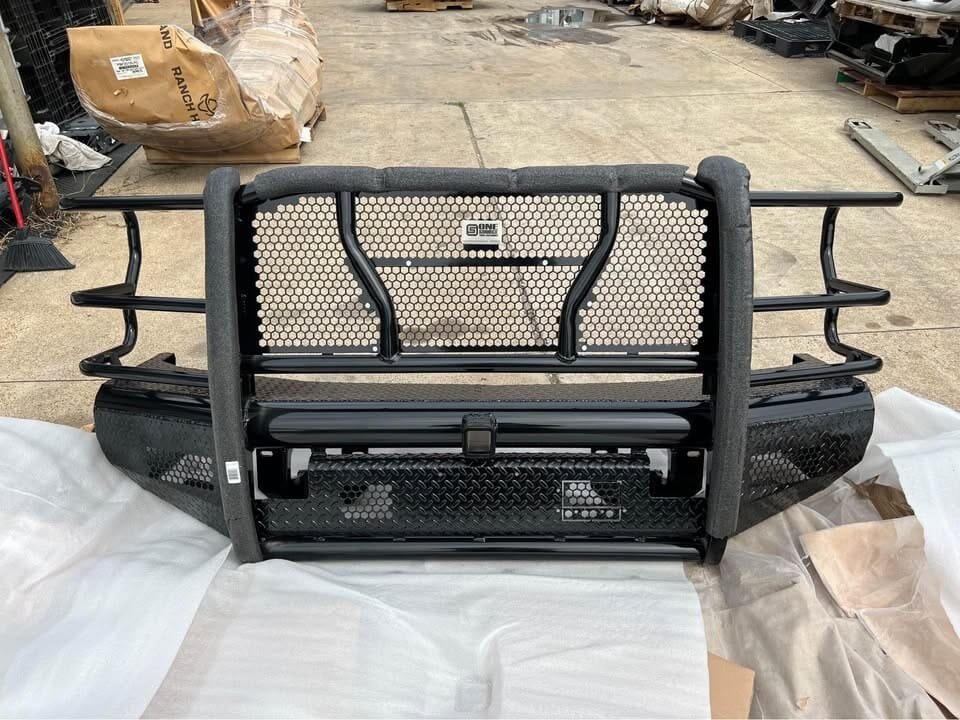 2017-2022 Ford F-250 Front Bumper - Factory Take-Off 2017-2022 Ford F-250 Front Bumper - Factory Take-Off