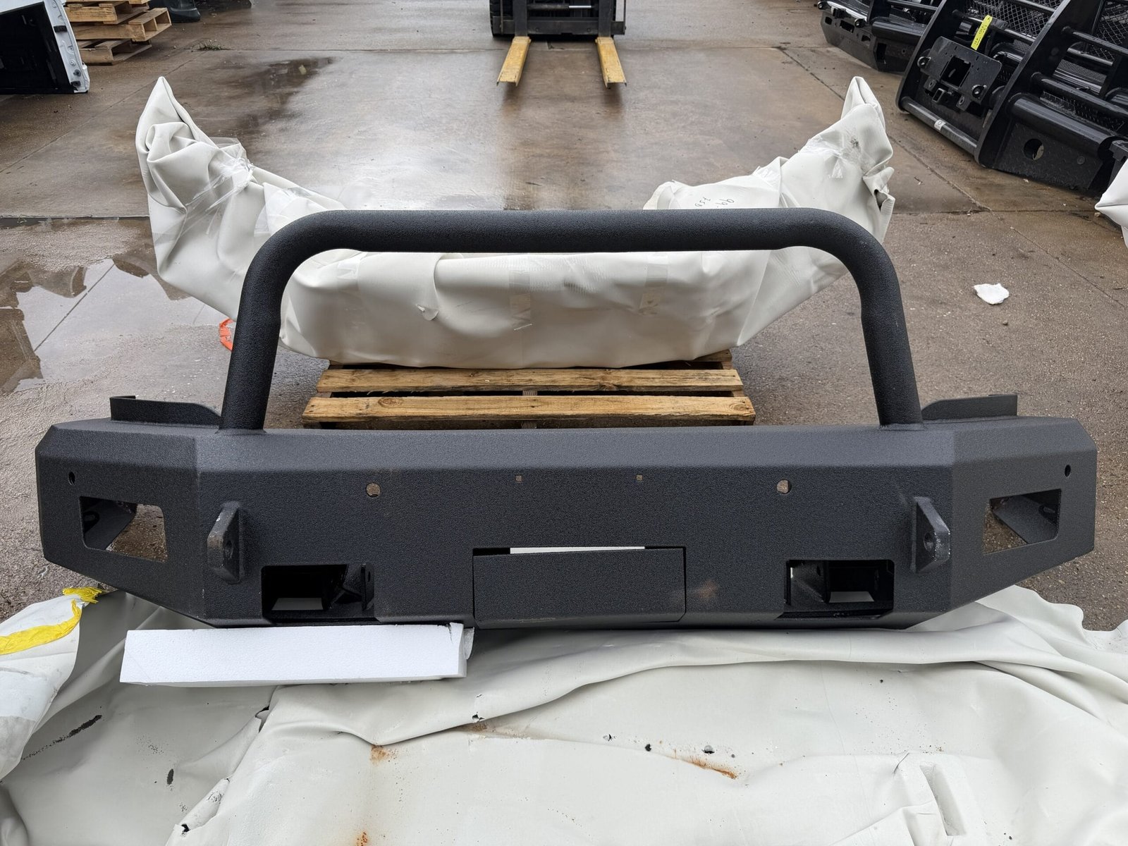 2019-2024 Ram 2500 Front Bumper - Factory Take-Off 2019-2024 Ram 2500 Front Bumper - Factory Take-Off