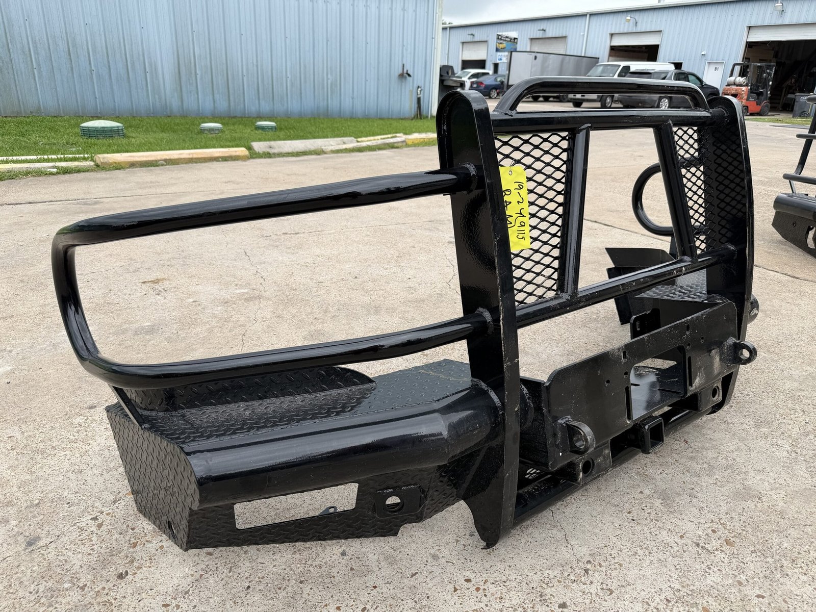 2019-2024 Ram 2500 Front Bumper - Factory Take-Off 2019-2024 Ram 2500 Front Bumper - Factory Take-Off