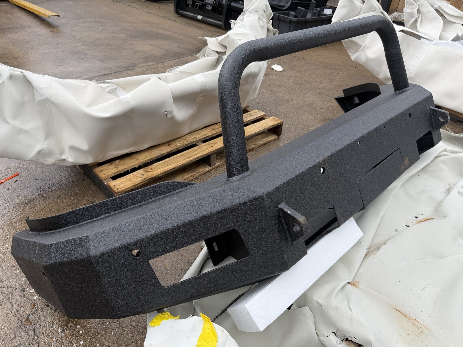 2019-2024 Ram 2500 Front Bumper - Factory Take-Off 2019-2024 Ram 2500 Front Bumper - Factory Take-Off