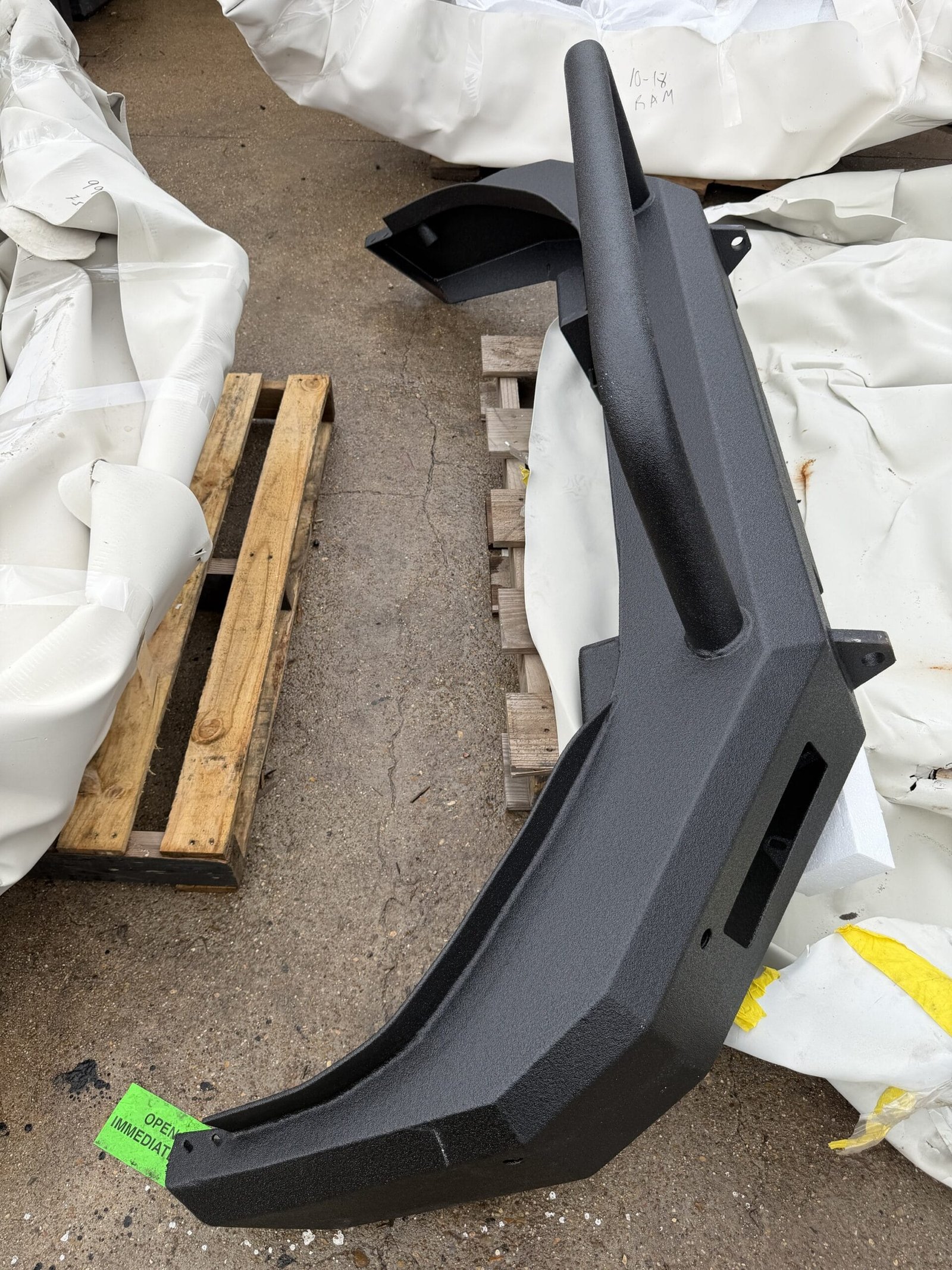 2019-2024 Ram 2500 Front Bumper - Factory Take-Off 2019-2024 Ram 2500 Front Bumper - Factory Take-Off