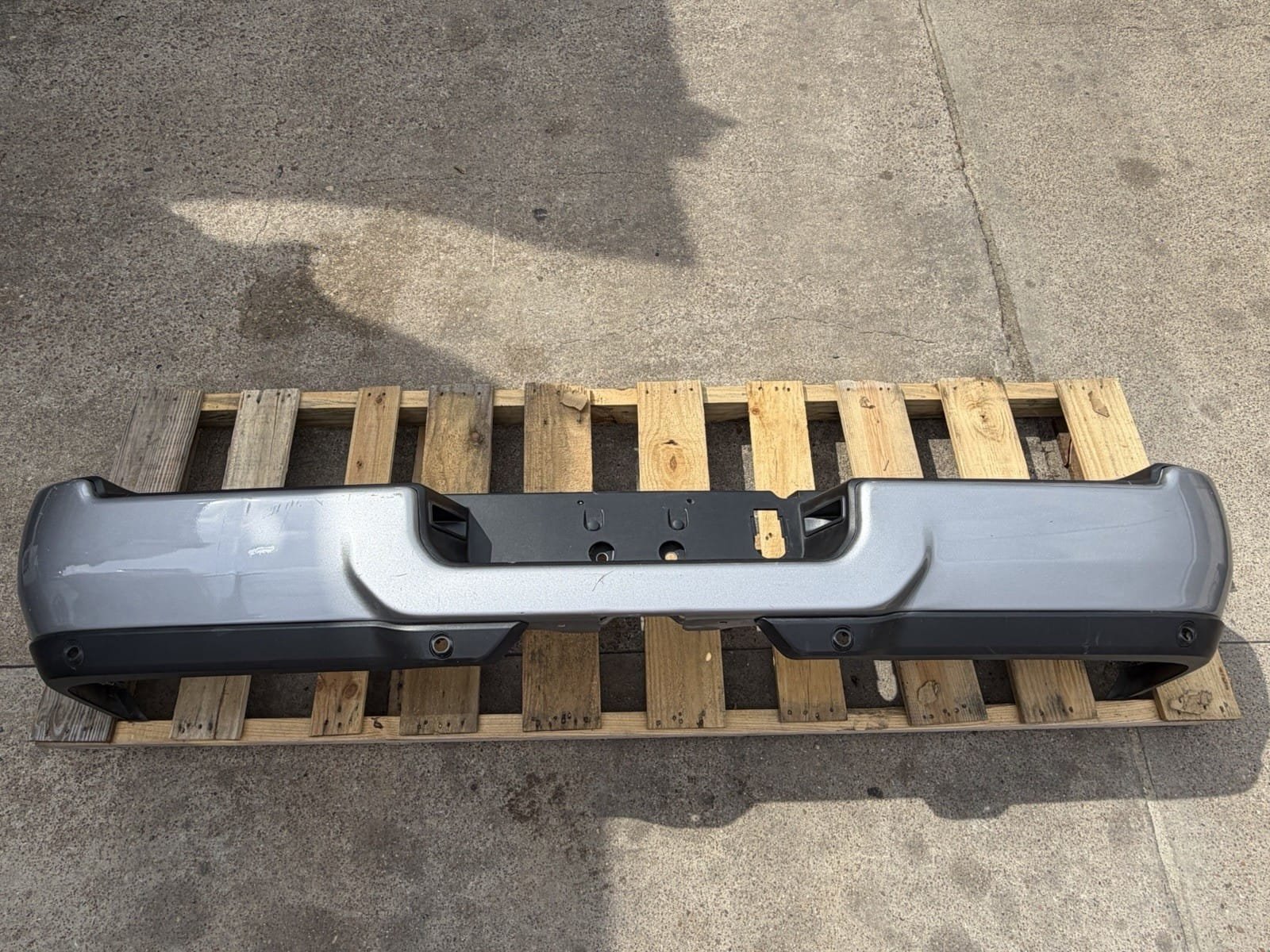2019-2026 Ram 2500 Rear Bumper - Factory Take-Off 2019-2026 Ram 2500 Rear Bumper - Factory Take-Off