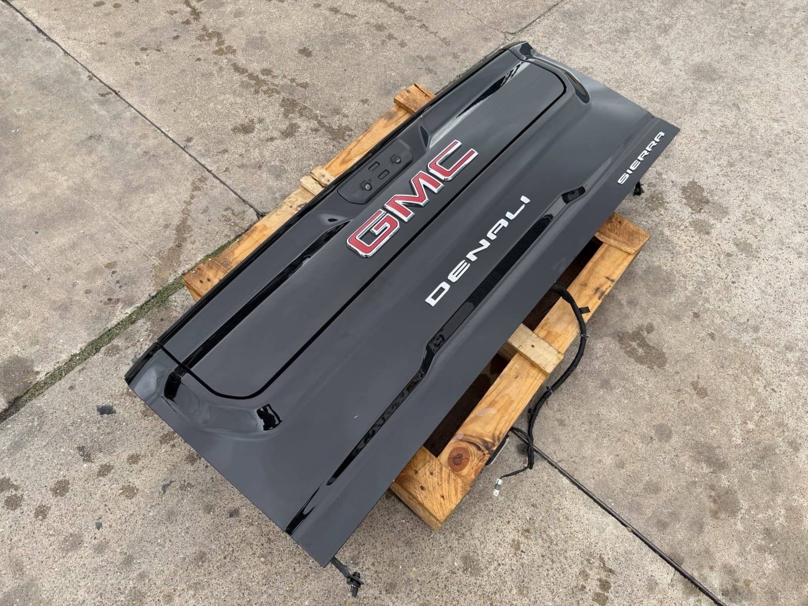 2020-2026 GMC Sierra 2500 Tailgate - Factory Take-Off 2020-2026 GMC Sierra 2500 Tailgate - Factory Take-Off