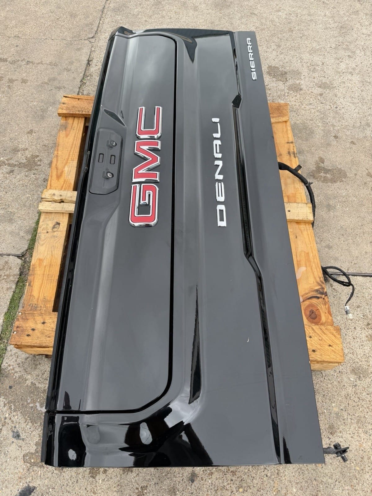 2020-2026 GMC Sierra 2500 Tailgate - Factory Take-Off 2020-2026 GMC Sierra 2500 Tailgate - Factory Take-Off