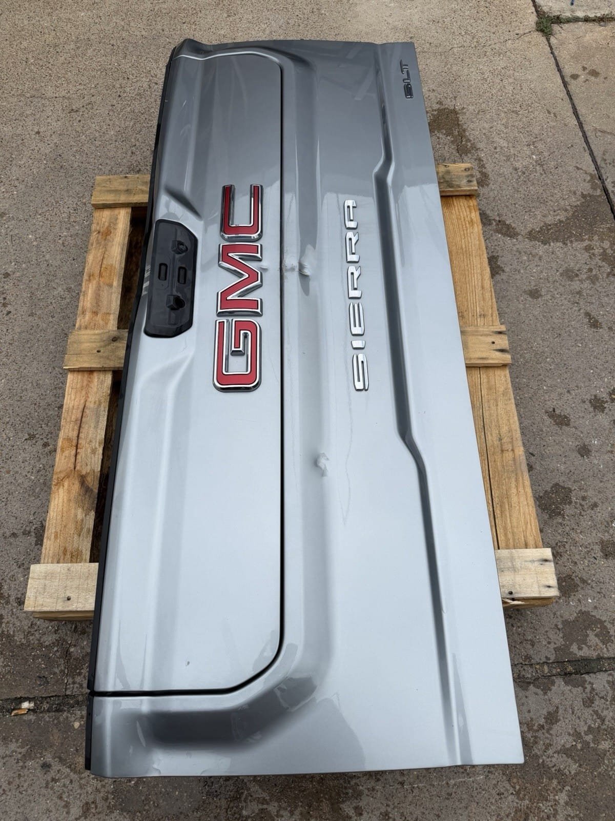 2020-2026 GMC Sierra 2500 Tailgate - Factory Take-Off 2020-2026 GMC Sierra 2500 Tailgate - Factory Take-Off