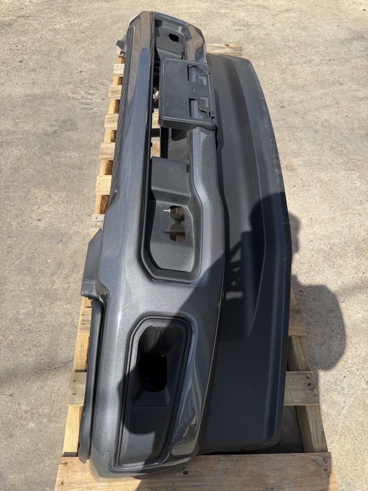 2023-2026 Ford F-250 Front Bumper - Factory Take-Off 2023-2026 Ford F-250 Front Bumper - Factory Take-Off