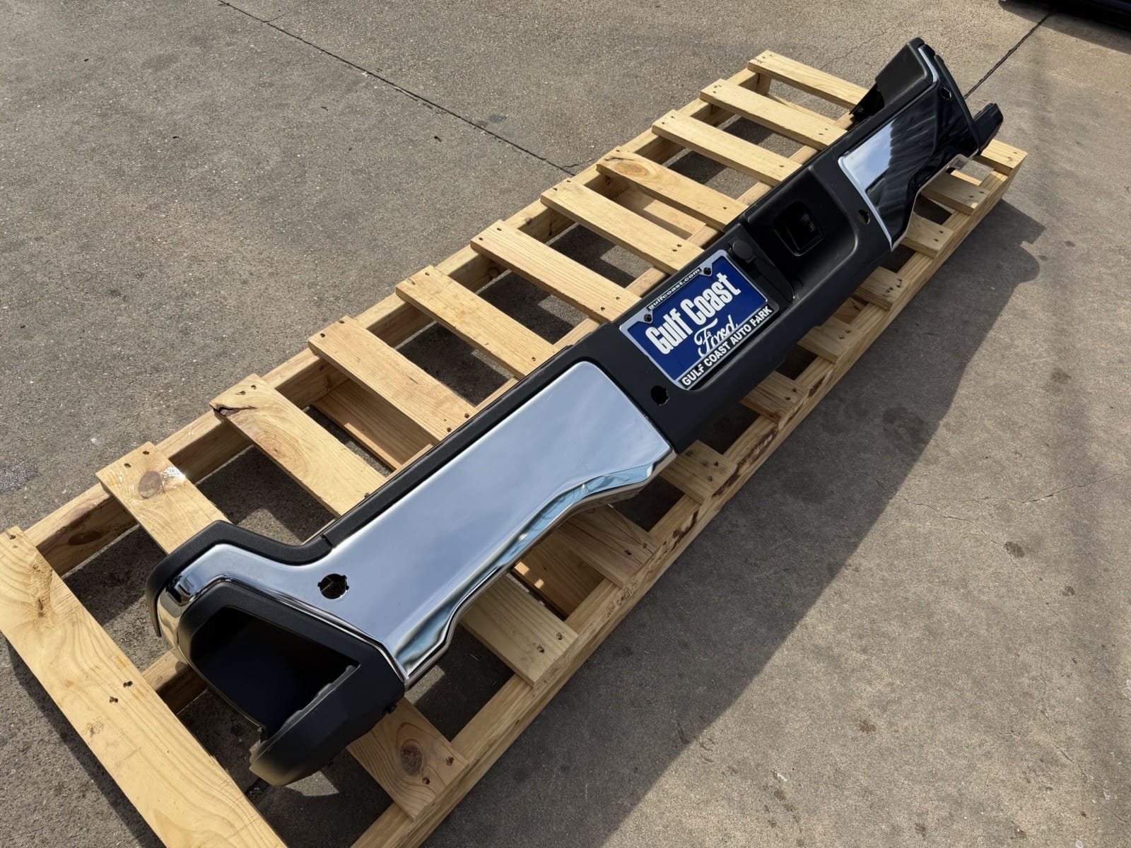 2023-2026 Ford F-250 Rear Bumper - Factory Take-Off 2023-2026 Ford F-250 Rear Bumper - Factory Take-Off