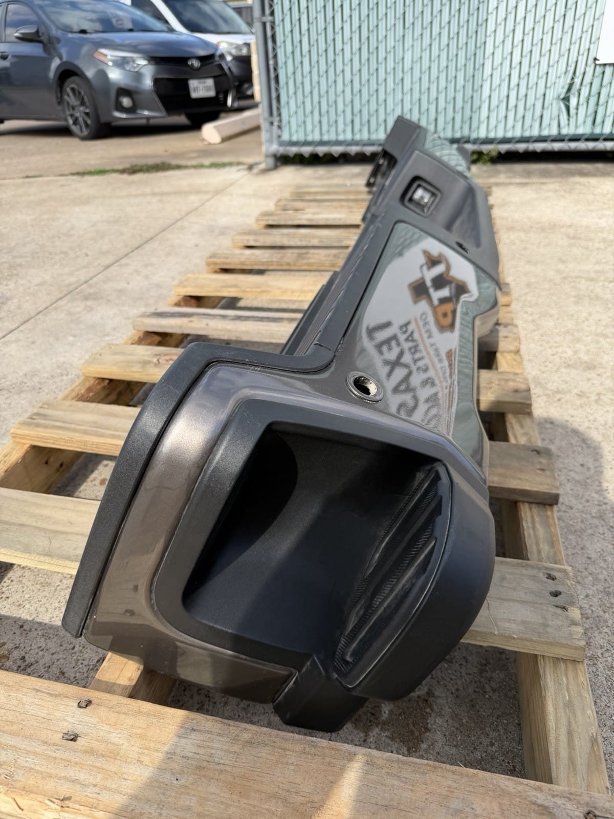 2023-2026 Ford F-250 Rear Bumper - Factory Take-Off 2023-2026 Ford F-250 Rear Bumper - Factory Take-Off