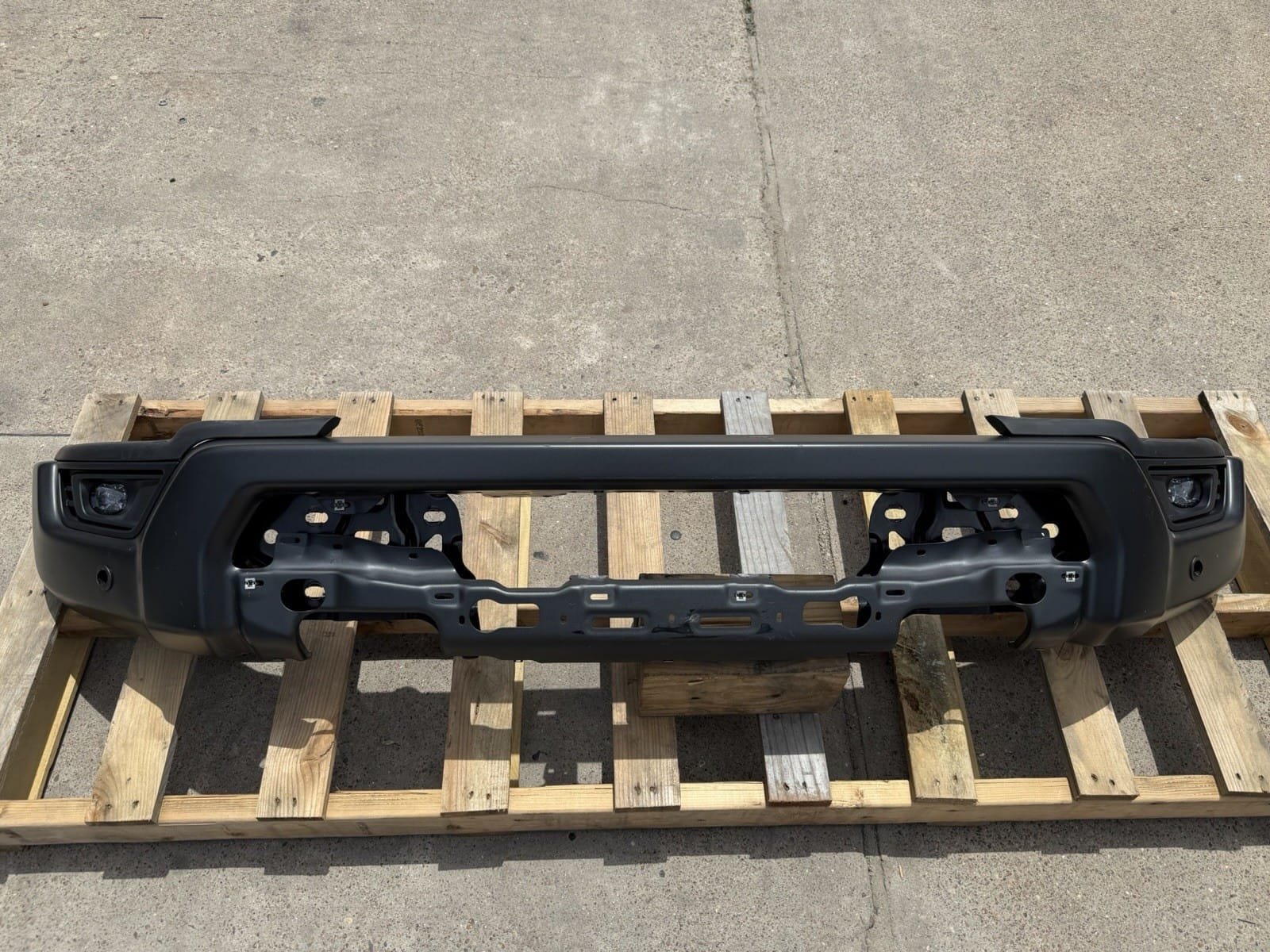 2023-2026 Ford Ranger Front Bumper - Factory Take-Off 2023-2026 Ford Ranger Front Bumper - Factory Take-Off