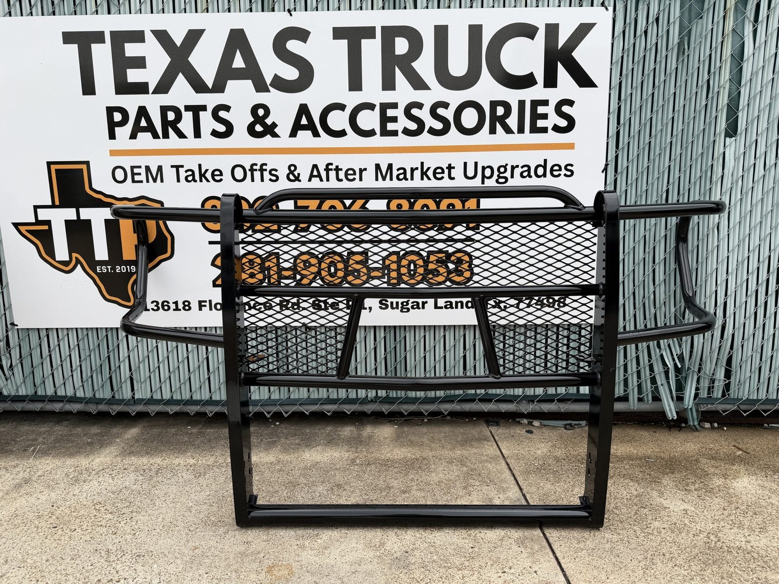 2024-2026 GMC Sierra 2500 Grille Guard - Factory Take-Off 2024-2026 GMC Sierra 2500 Grille Guard - Factory Take-Off