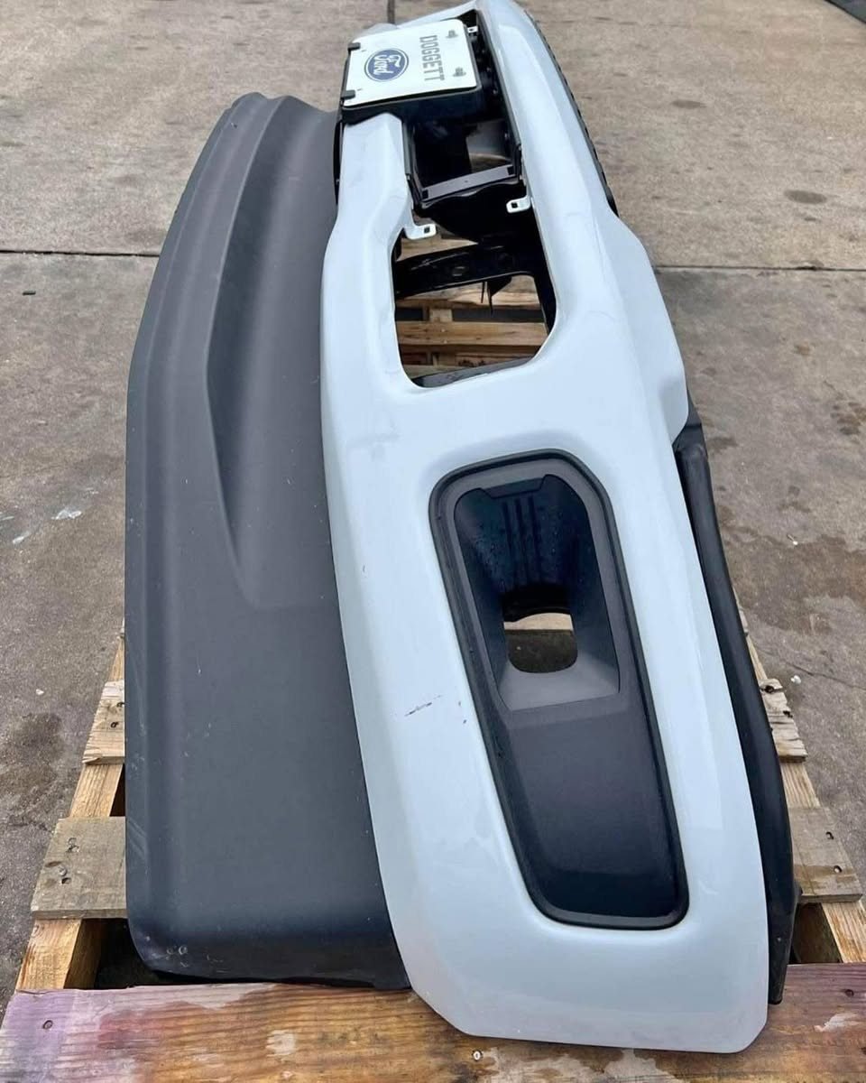 2023 Ford F-250 F-350 Factory Front Bumper in Oxford White with Fog Light Slots photo 3 2023 Ford F-250 F-350 Factory Front Bumper in Oxford White with Fog Light Slots