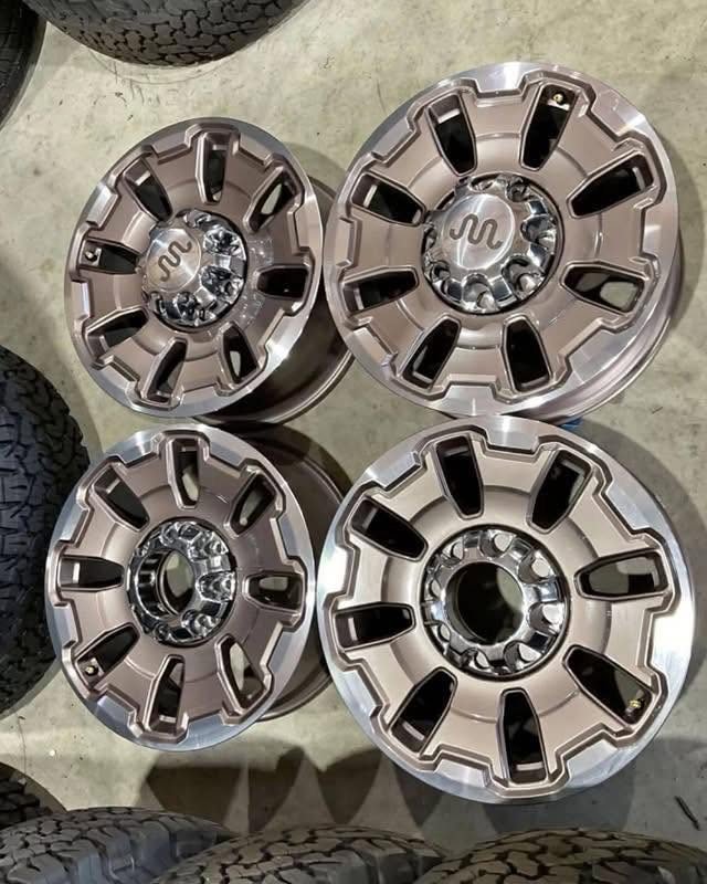 2024 Ford F-250 King Ranch Factory 20 inch Alloy Wheels, Set of Four with Center Caps photo 1 2024 Ford F-250 King Ranch Factory 20 inch Alloy Wheels, Set of Four with Center Caps