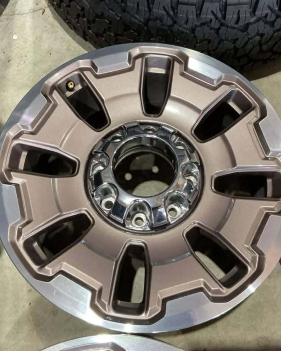 2024 Ford F-250 King Ranch Factory 20 inch Alloy Wheels, Set of Four with Center Caps photo 4 2024 Ford F-250 King Ranch Factory 20 inch Alloy Wheels, Set of Four with Center Caps