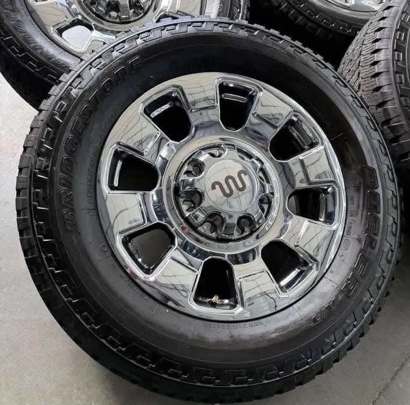 2025 Ford F-350 King Ranch 20 inch OEM Wheels with Bridgestone Dueler A/T 275/65R20 Tires photo 3 2025 Ford F-350 King Ranch 20 inch OEM Wheels with Bridgestone Dueler A/T 275/65R20 Tires