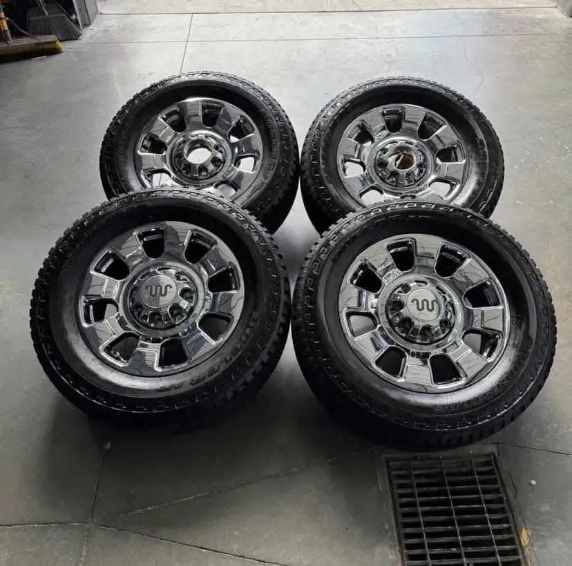 2025 Ford F-350 King Ranch 20 inch OEM Wheels with Bridgestone Dueler A/T 275/65R20 Tires photo 5 2025 Ford F-350 King Ranch 20 inch OEM Wheels with Bridgestone Dueler A/T 275/65R20 Tires