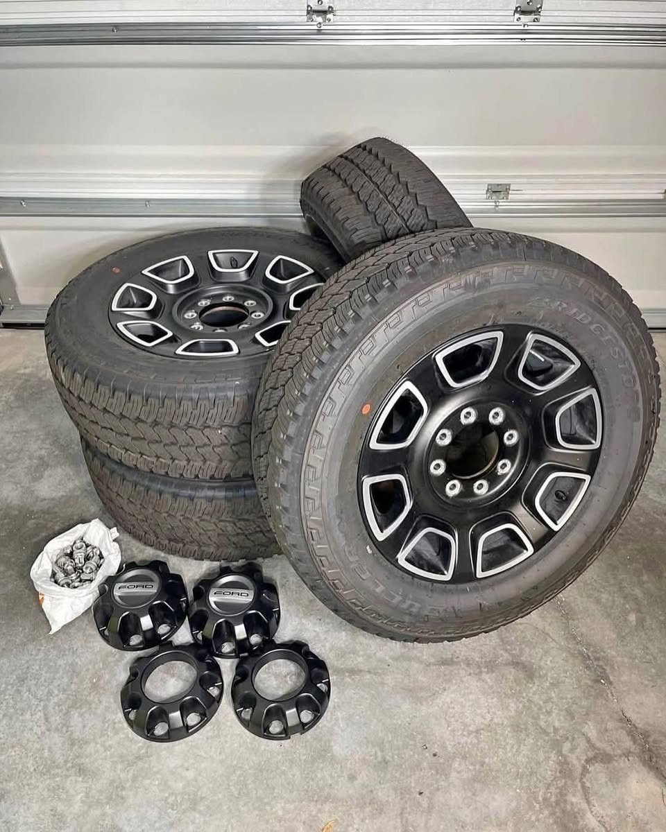 2025 Ford F-350 Super Duty Platinum 20 inch Wheels with Bridgestone Dueler A/T Tires and TPMS photo 3 2025 Ford F-350 Super Duty Platinum 20 inch Wheels with Bridgestone Dueler A/T Tires and TPMS