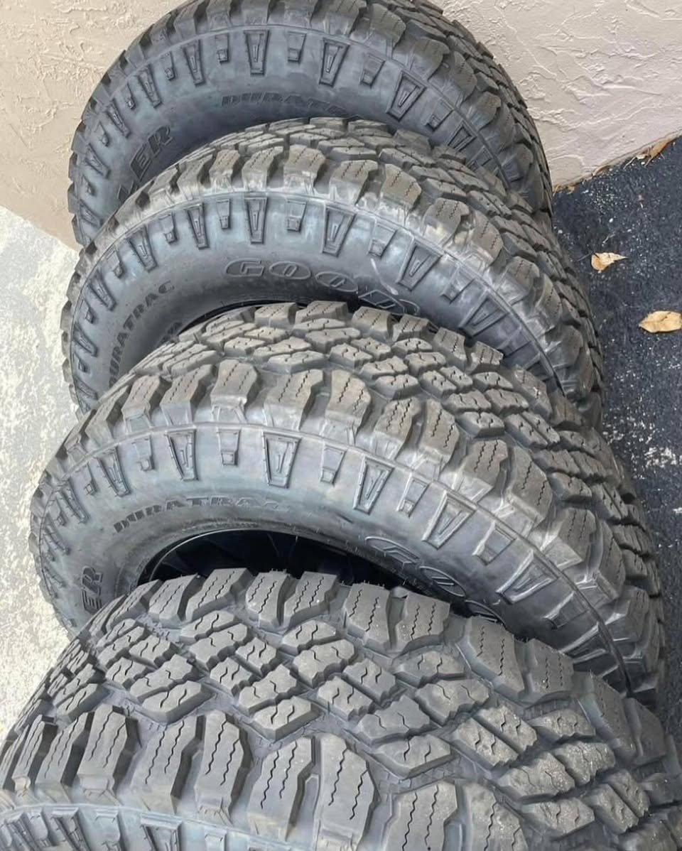 18 inch Ford F-250 F-350 Tremor OEM Wheels and Tires photo 3 18 inch Ford F-250 F-350 Tremor OEM Wheels and Tires
