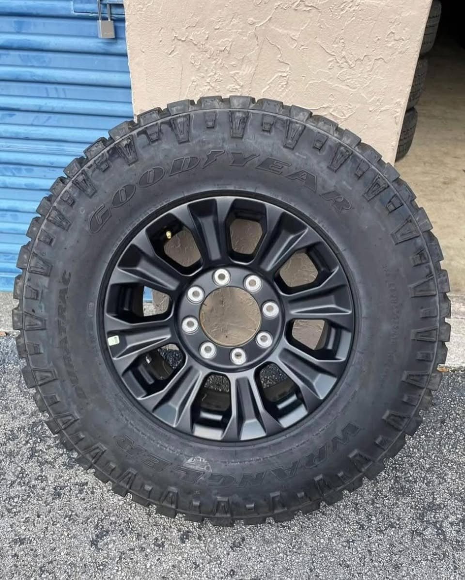 18 inch Ford F-250 F-350 Tremor OEM Wheels and Tires photo 4 18 inch Ford F-250 F-350 Tremor OEM Wheels and Tires