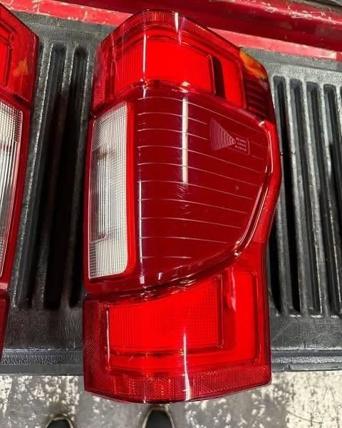 2020-2022 Ford Super Duty LED Tail Lights with BLIS, Set, Fits F-250 F-350 F-450 photo 3 2020-2022 Ford Super Duty LED Tail Lights with BLIS, Set, Fits F-250 F-350 F-450