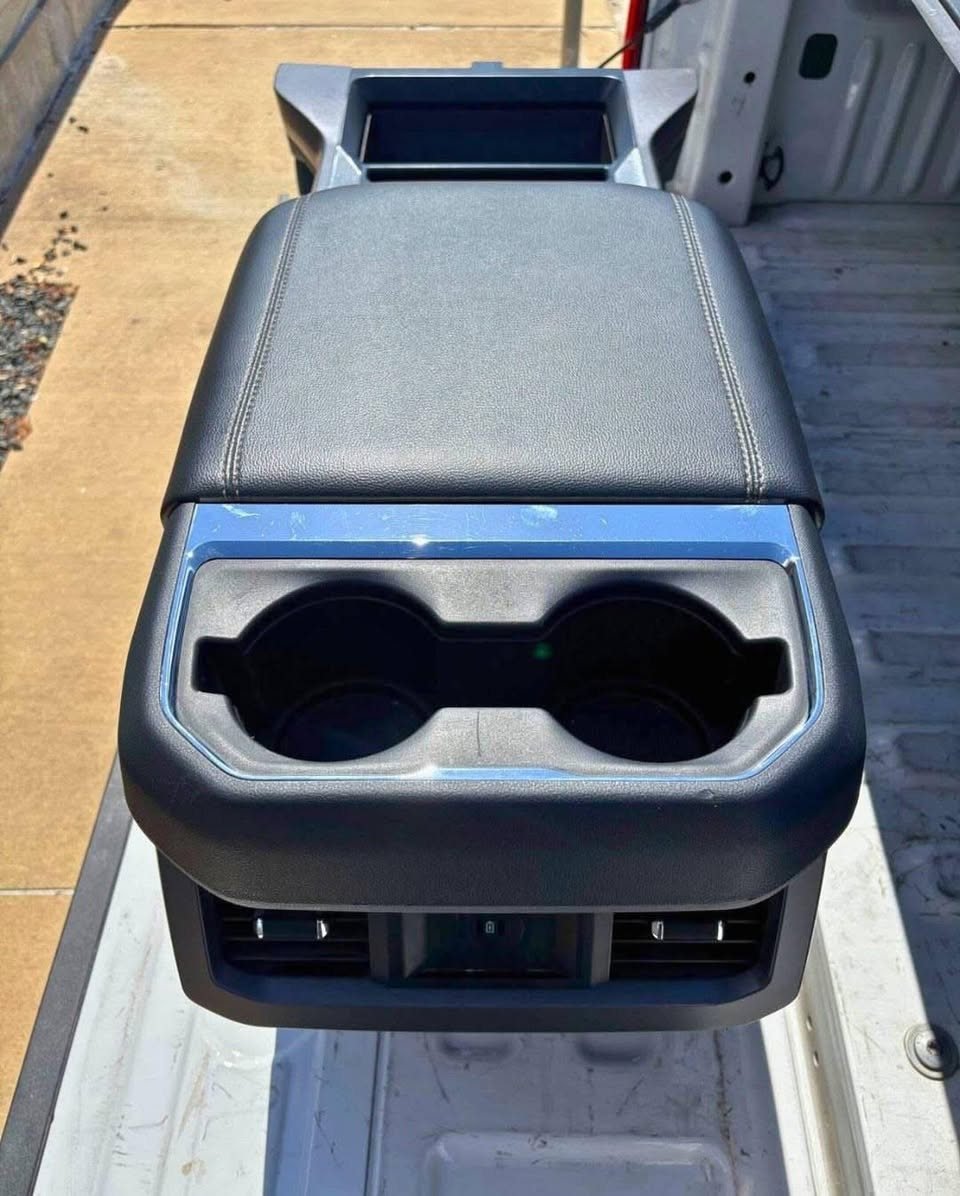 Ford F-250 F-350 F-450 Grey Center Console photo 3 Ford F-250 F-350 F-450 Grey Center Console