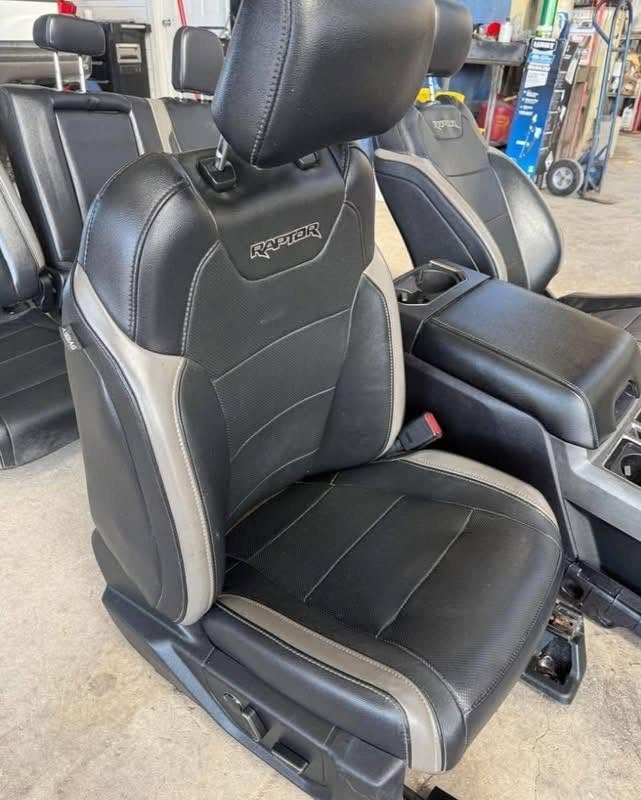 2020 Ford Raptor Second Generation Seats with Center Console, Excellent Condition photo 1 2020 Ford Raptor Second Generation Seats with Center Console, Excellent Condition