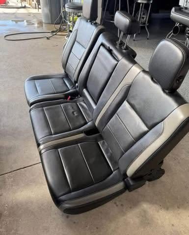 2020 Ford Raptor Second Generation Seats with Center Console, Excellent Condition photo 5 2020 Ford Raptor Second Generation Seats with Center Console, Excellent Condition