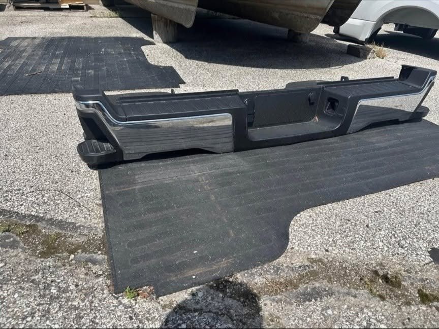 2023–2026+ Ford Super Duty F-250/F-350/F-450 Premium Factory OEM Chrome Rear Step Bumper A photo 2 2023–2026+ Ford Super Duty F-250/F-350/F-450 Premium Factory OEM Chrome Rear Step Bumper A