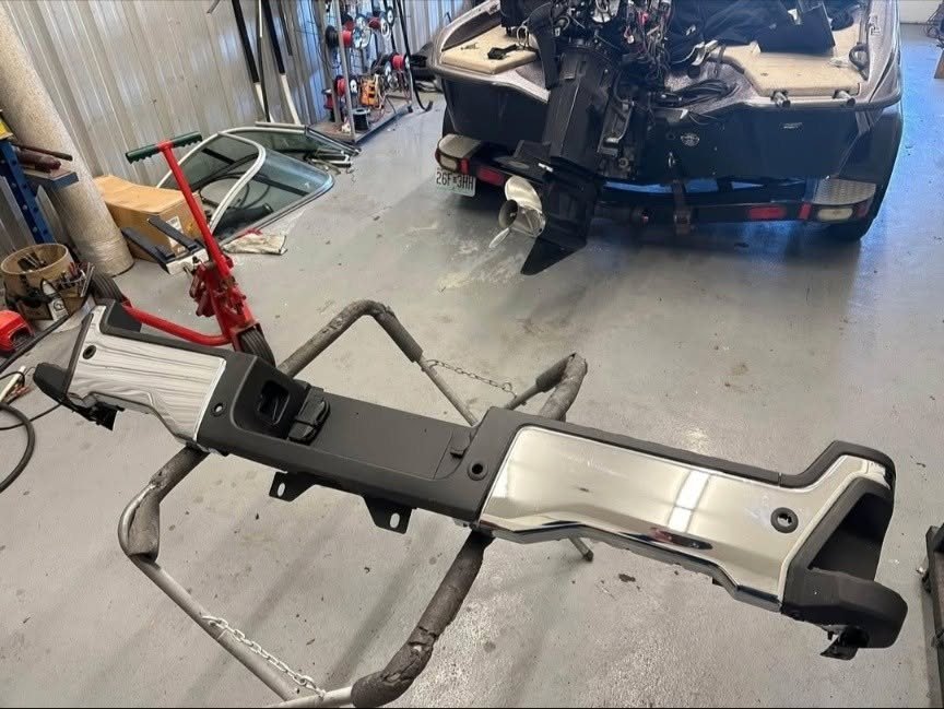 2023–2026+ Ford Super Duty F-250/F-350/F-450 Premium Factory OEM Chrome Rear Step Bumper A photo 3 2023–2026+ Ford Super Duty F-250/F-350/F-450 Premium Factory OEM Chrome Rear Step Bumper A