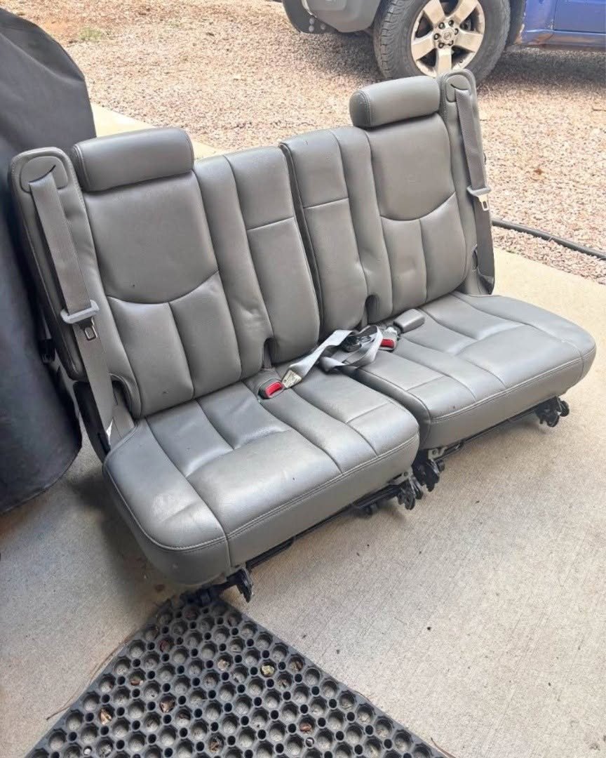 2000–2006 GM Full-Size SUV Premium Factory OEM 3rd-Row Removable Split Bench Seat Assembly photo 1 2000–2006 GM Full-Size SUV Premium Factory OEM 3rd-Row Removable Split Bench Seat Assembly