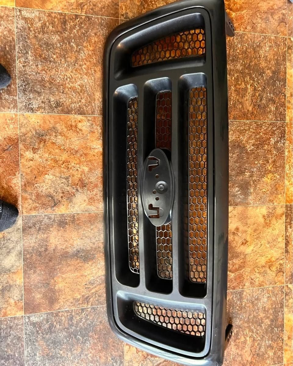 2004–2005 Ford Ranger Premium Replacement Front Radiator Grille Assembly photo 1 2004-2005 Ford Ranger Premium Replacement Front Radiator Grille Assembly