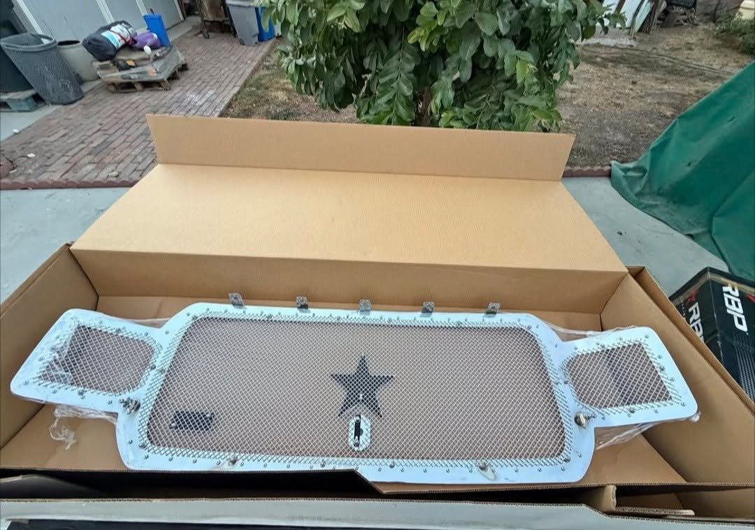 2018–2019 Ford F-150 Premium Chrome Metal Mesh Armor Grille Assembly photo 2 2018–2019 Ford F-150 Premium Chrome Metal Mesh Armor Grille Assembly