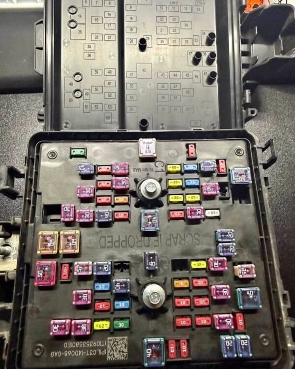 2021 Ford F-250 Super Duty Factory OEM Under-Hood Engine Fuse Box Assembly