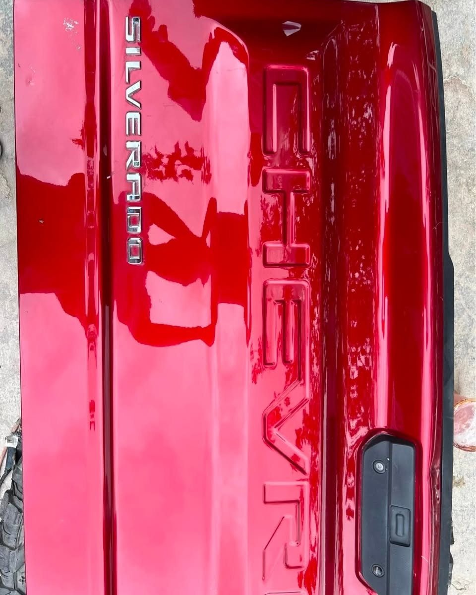 2019–2025+ Chevy Silverado 1500 Complete Factory OEM Tailgate Assembly photo 3 2019–2025+ Chevy Silverado 1500 Complete Factory OEM Tailgate Assembly