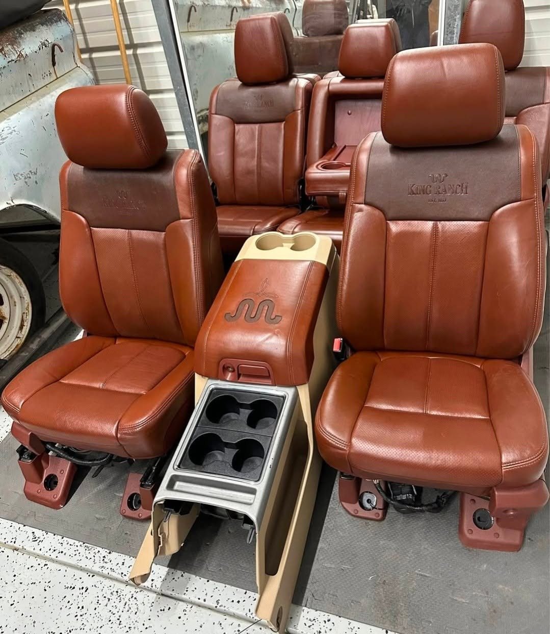 2012–2016 Ford Super Duty King Ranch Edition Premium Saddle Leather Full-Cabin Interior Pa photo 3 2012–2016 Ford Super Duty King Ranch Edition Premium Saddle Leather Full-Cabin Interior Pa