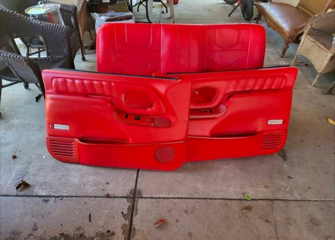 1995–1998 Chevy/GMC OBS Single Cab Premium Custom Reupholstered Bench Seat & Matching Door photo 1 1995-1998 Chevy/GMC OBS Single Cab Premium Custom Reupholstered Bench Seat & Matching Door