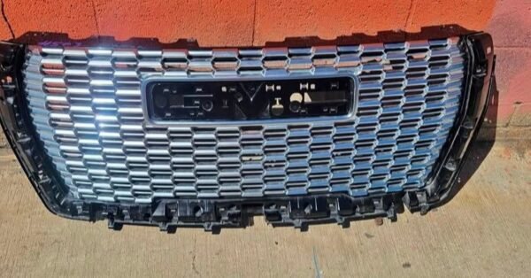 2018–2020 GMC Yukon Denali Genuine OEM Chrome Mesh Front Radiator Grille Assembly