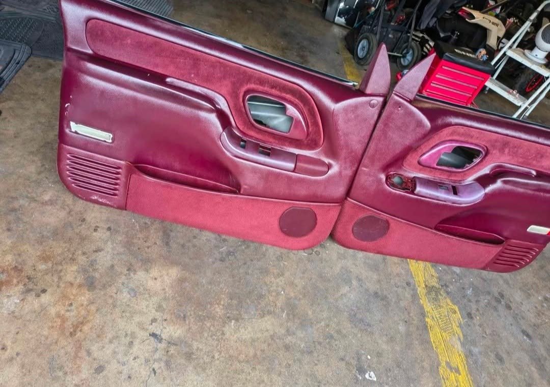 1995–1998/2000 OBS Chevy Silverado & GMC Sierra Interior Door Panel Assemblies photo 2 1995-1998/2000 OBS Chevy Silverado & GMC Sierra Interior Door Panel Assemblies