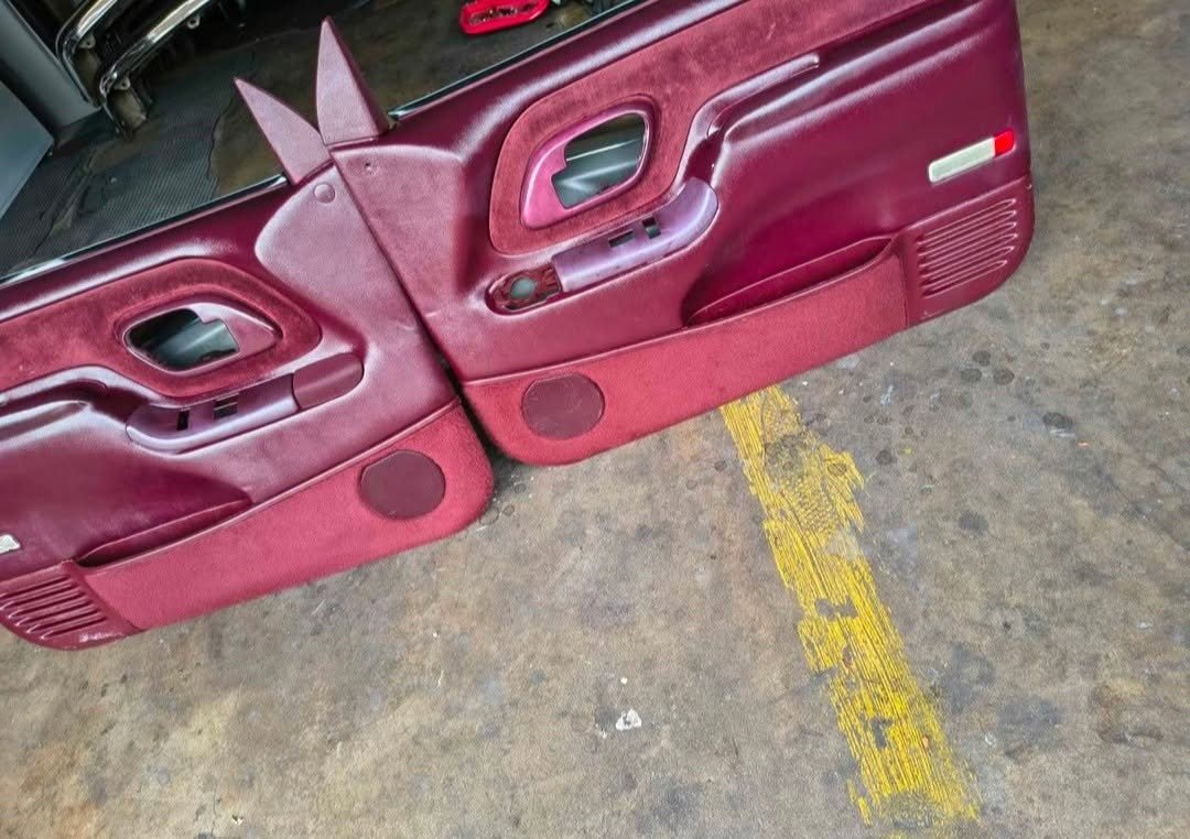 1995–1998/2000 OBS Chevy Silverado & GMC Sierra Interior Door Panel Assemblies photo 3 1995-1998/2000 OBS Chevy Silverado & GMC Sierra Interior Door Panel Assemblies