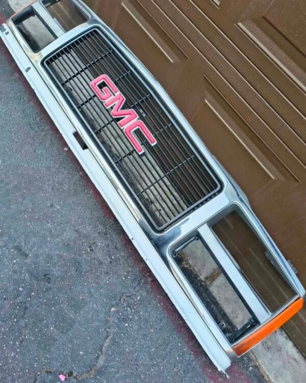 1988-1994 Chevy Silverado & GMC Sierra Factory-Style Front Radiator Grille Assemblies