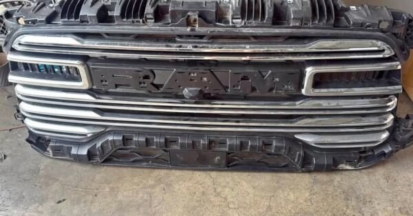 Authentic 2025–2026 Ram 2500HD / 3500HD Heavy-Duty Factory OEM Front Radiator Grille Shrou