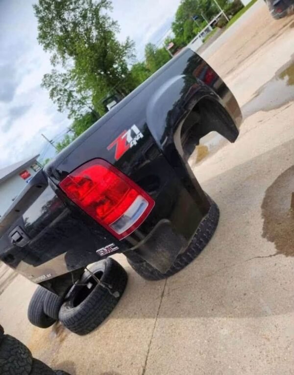 rust free bed for a 2007-2013 gmc sierra crew cab 1500 has a professional spray in bed lin