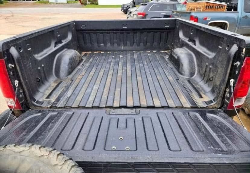 rust free bed for a 2007-2013 gmc sierra crew cab 1500 has a professional spray in bed lin photo 5 rust free bed for a 2007-2013 gmc sierra crew cab 1500 has a professional spray in bed lin