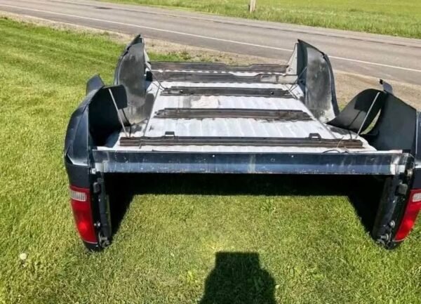 99-2007 Ford Superduty 8 foot Bed with tailgate and taillights