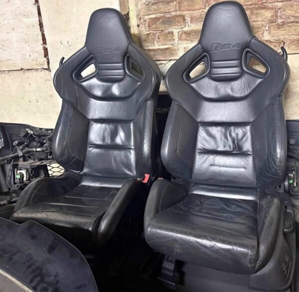 Audi RS4 B7 Front Wingback Seats – €2200