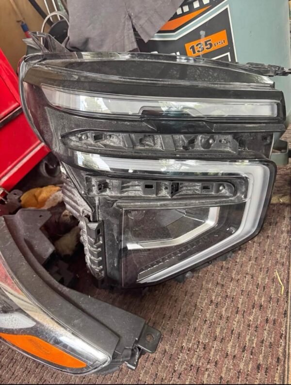 2025–2026 CHEVROLET TAHOE / SUBURBAN LED LIGHTS — GOOD CONDITION