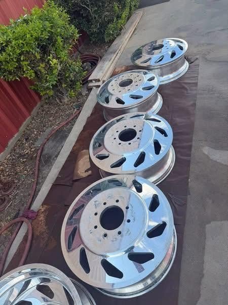 24x8.25 JK FREIGHTLINER-STYLE DIRECT-BOLT WHEELS — 8x200 — FORD & DODGE APPLICATIONS